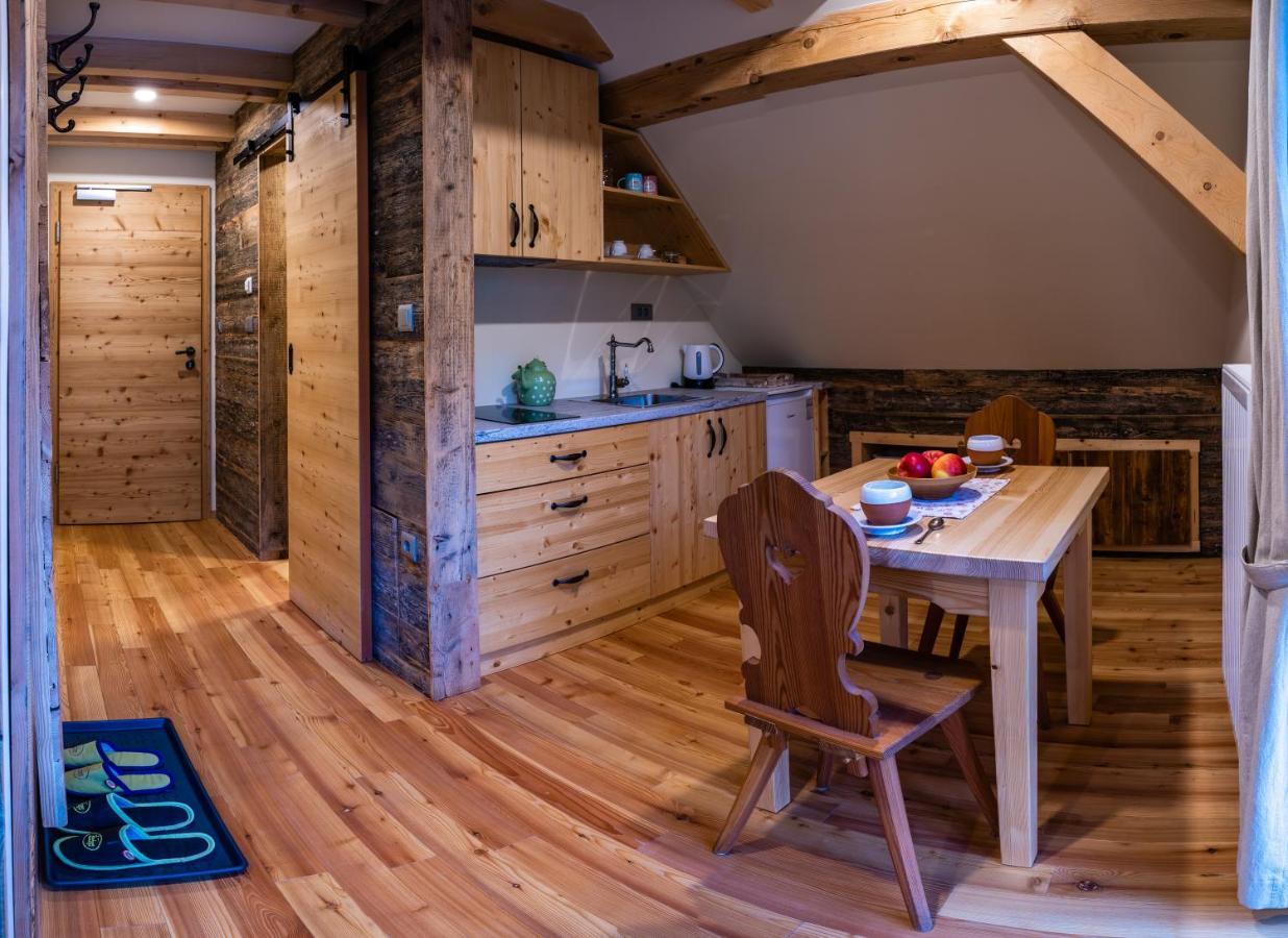 Tourist Farm Senkova Domacija Villa Згорние Йезерско Екстериор снимка