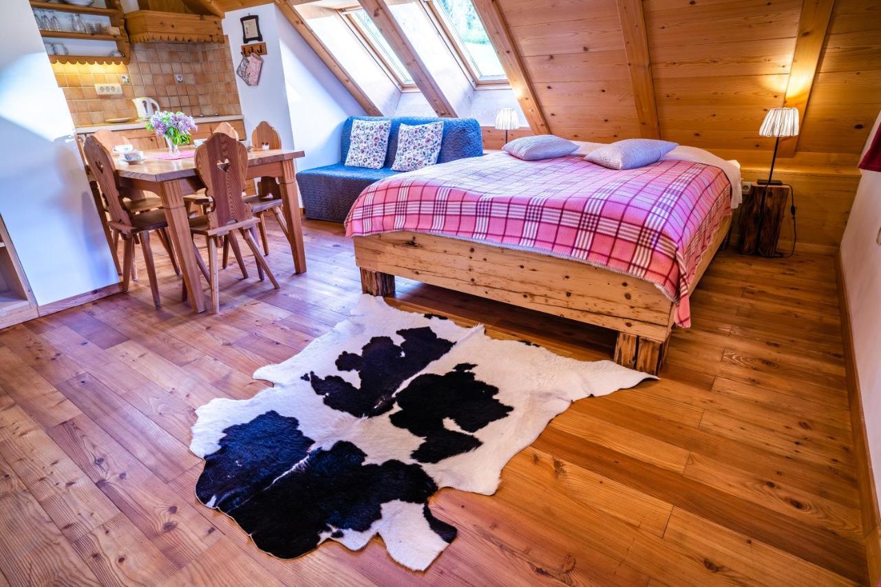 Tourist Farm Senkova Domacija Villa Згорние Йезерско Екстериор снимка